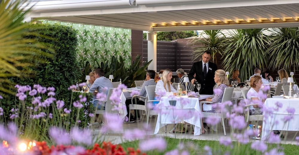 Hotel Olimpico, Outdoor dining