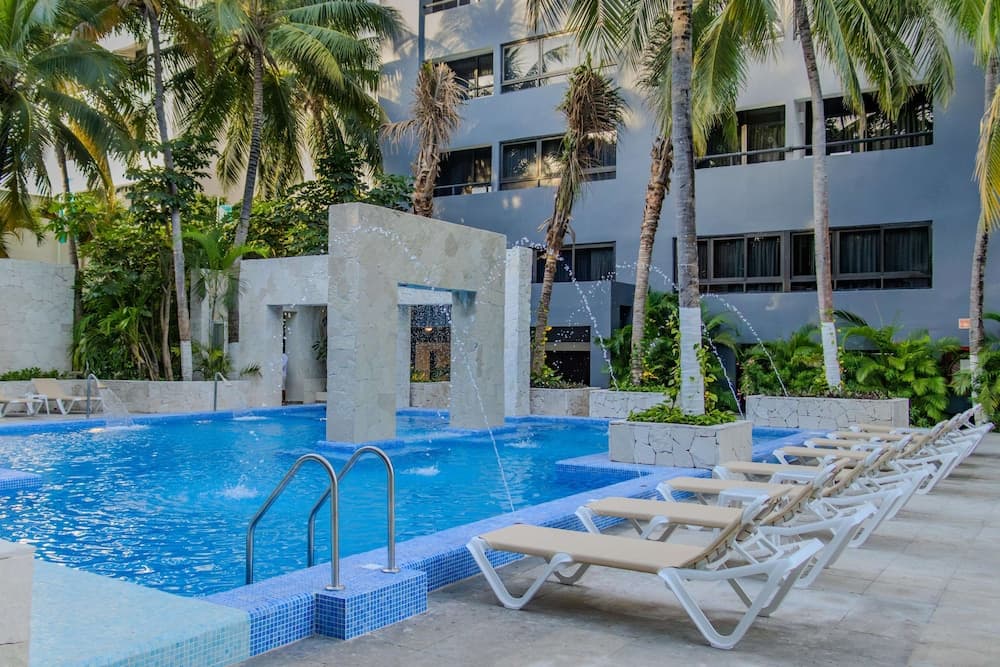 Smart Cancun The Urban Oasis, Outdoor pool