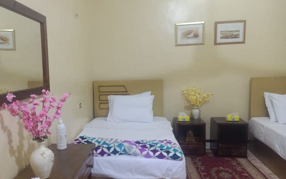 tut amun guest house, Room