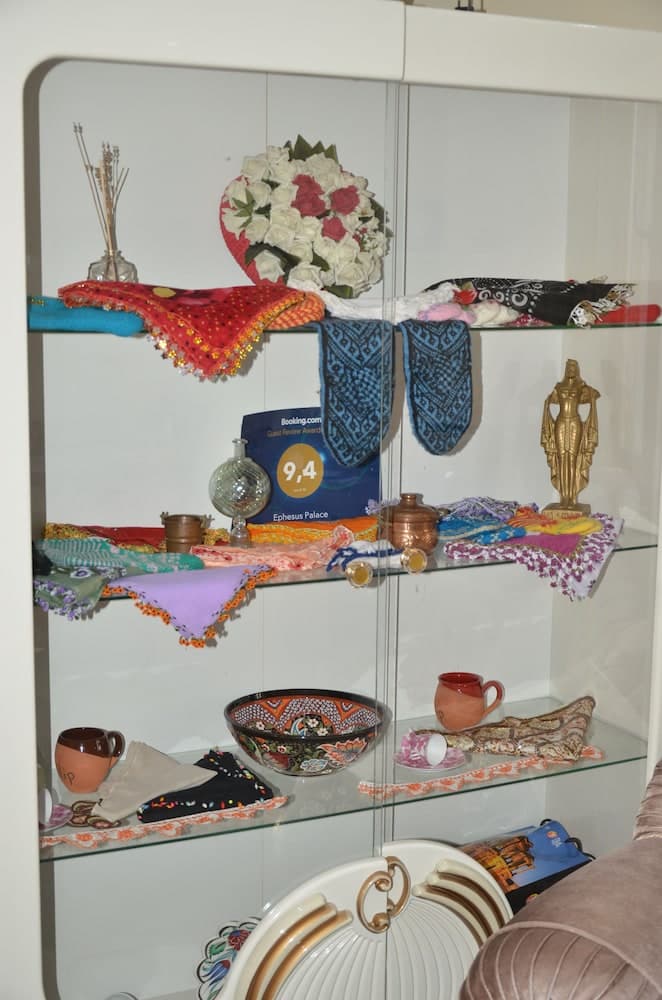 Ephesus Palace, Reception