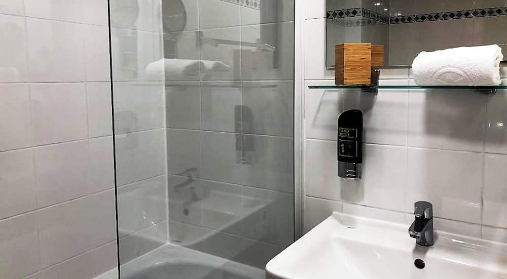 Hotel Enziana Wien, Bathroom