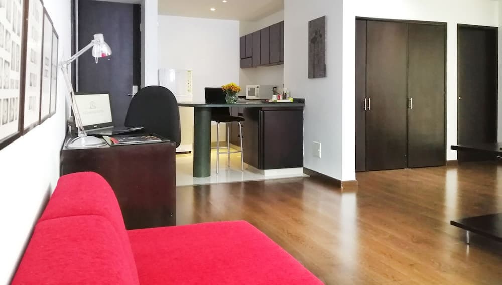 Richmond Suites Hotel, In-room dining