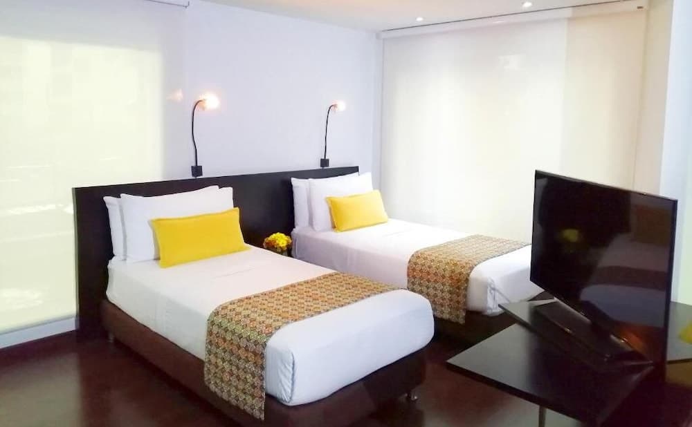 Richmond Suites Hotel, Room