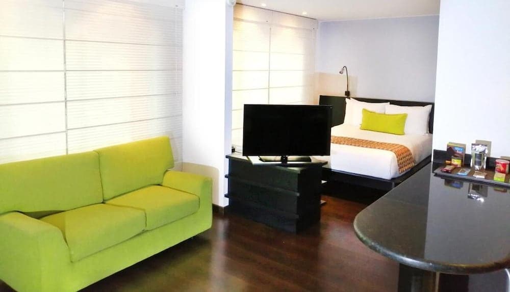 Richmond Suites Hotel, Room