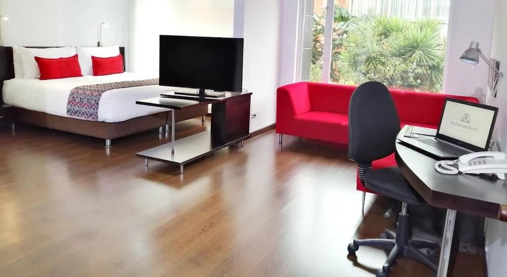 Richmond Suites Hotel, Room