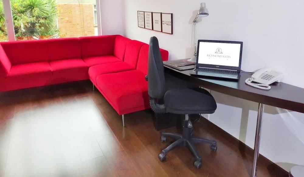 Richmond Suites Hotel, Room