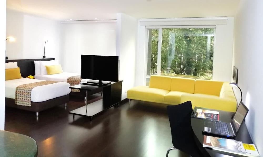 Richmond Suites Hotel, Room