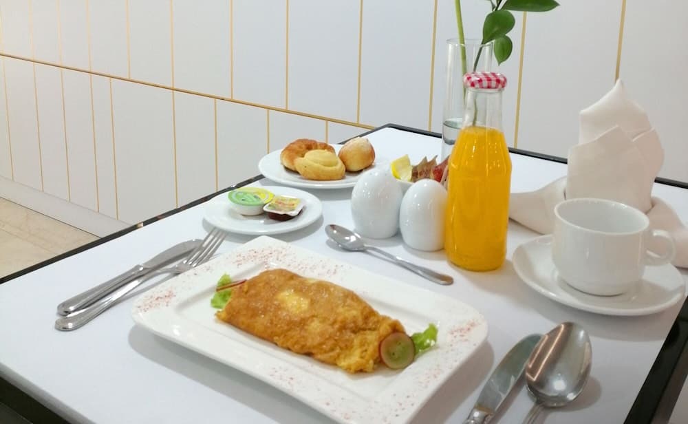 Richmond Suites Hotel, Restaurant