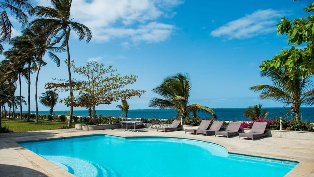 Dona Ana Hotel, Pool