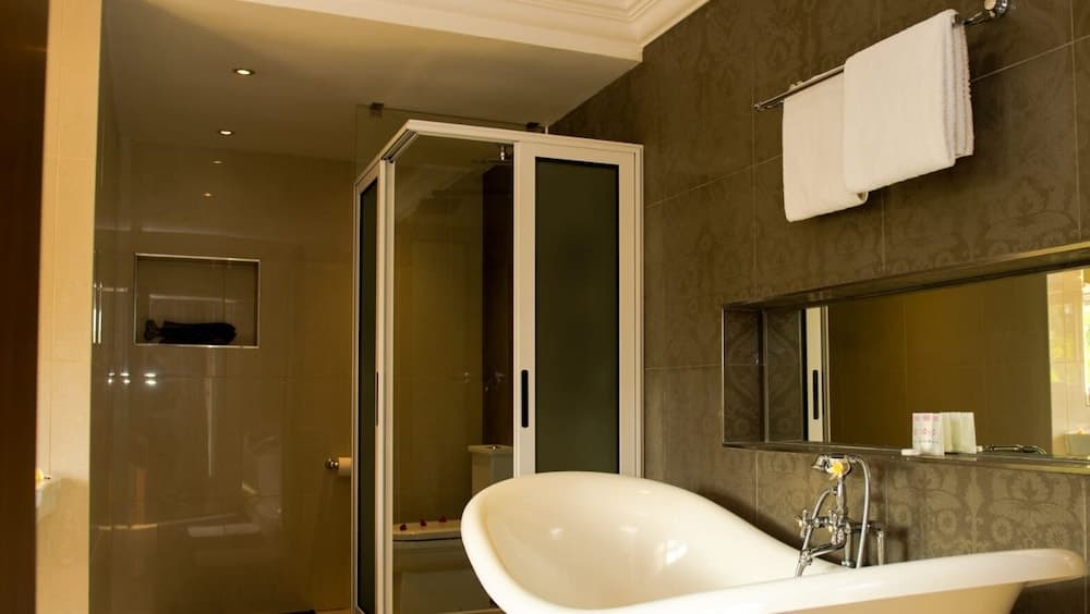 Dona Ana Hotel, Bathroom