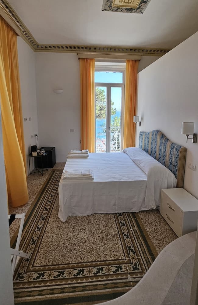 Galene - Beachfront in Costa d'Amalfi, Room