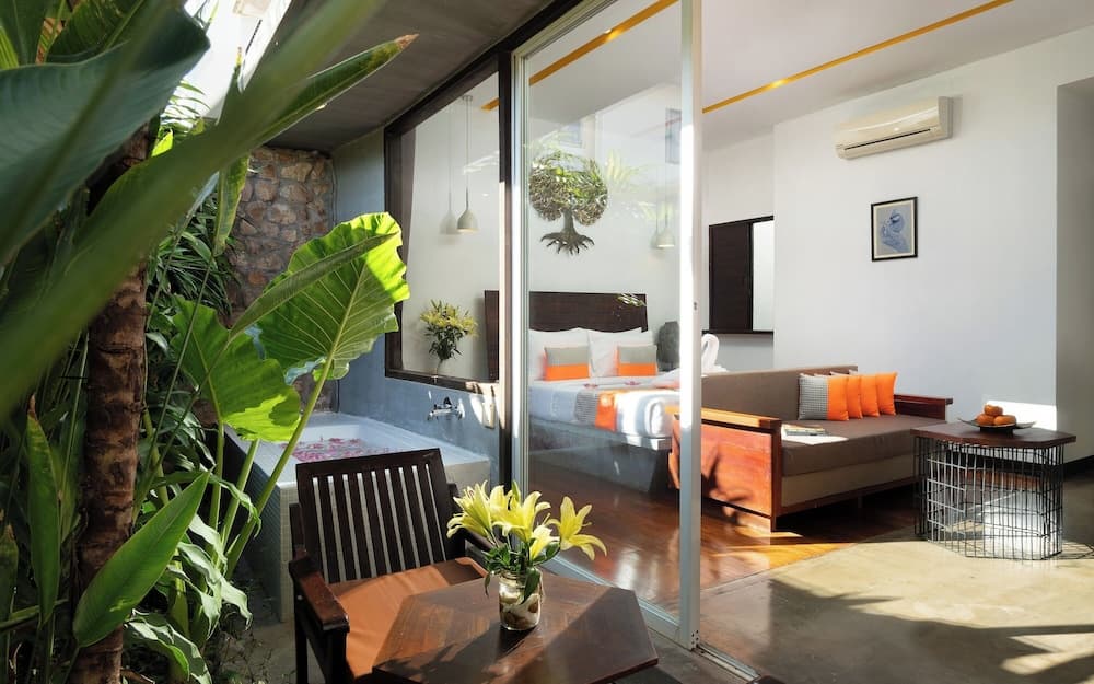 The Calm Oasis, Room