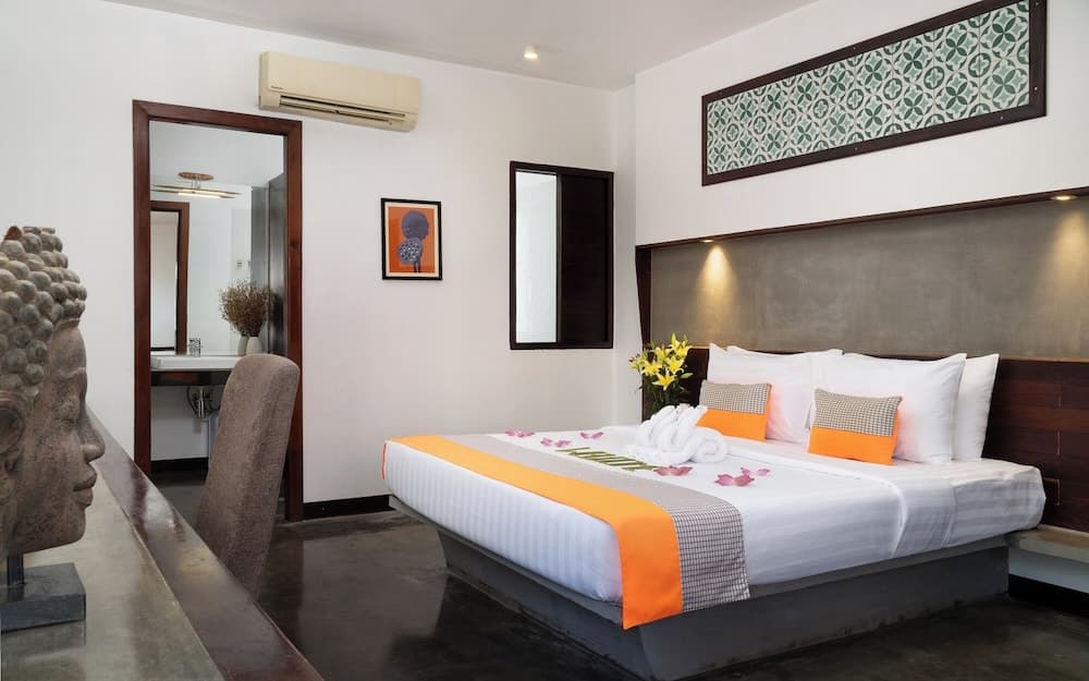 The Calm Oasis, Room