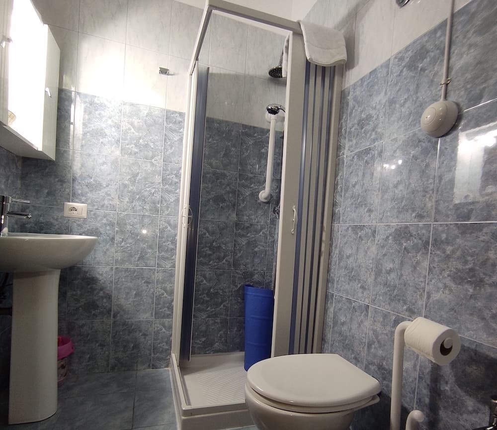 Coccinella, Bathroom