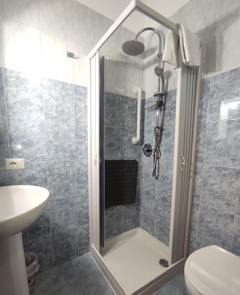 Coccinella, Bathroom