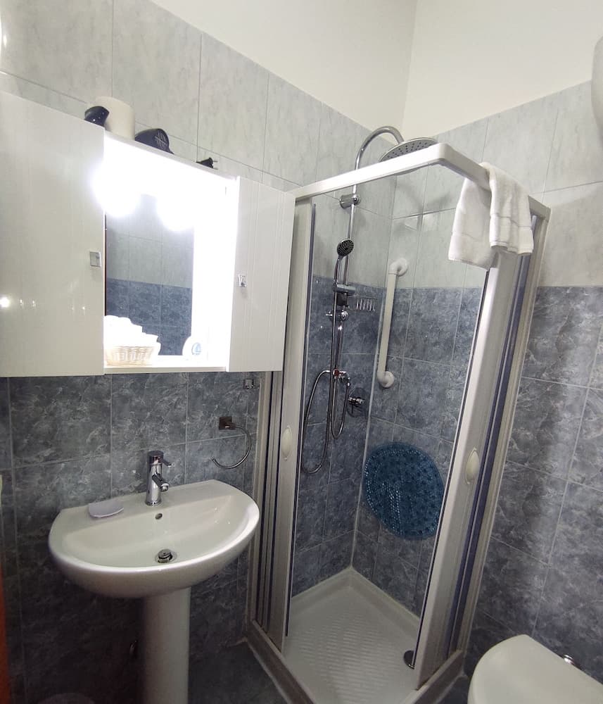 Coccinella, Bathroom