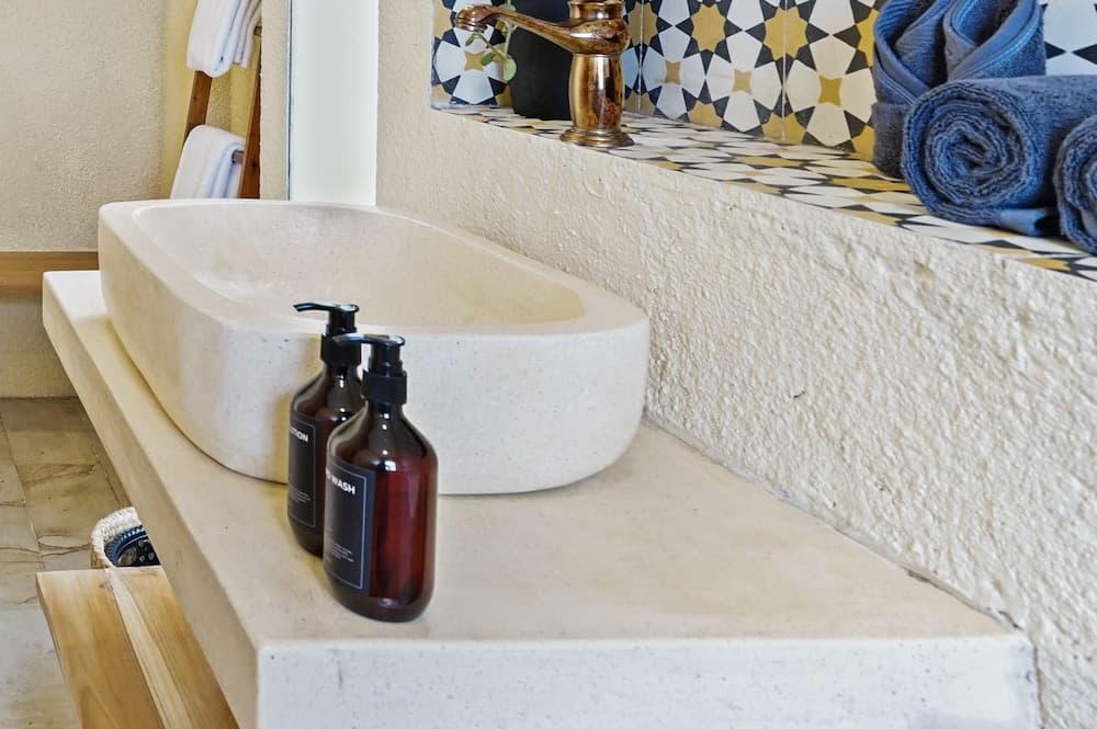 Fiorita Villa by Kozystay - Gianyar, Bathroom