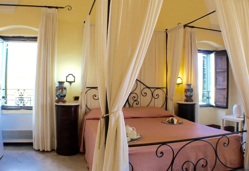 Palazzo Senape De Pace, Room