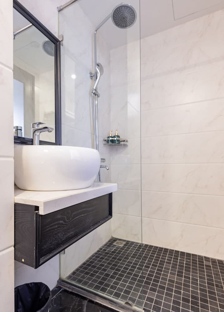 Hanoi Indochine Premium Hotel, Bathroom