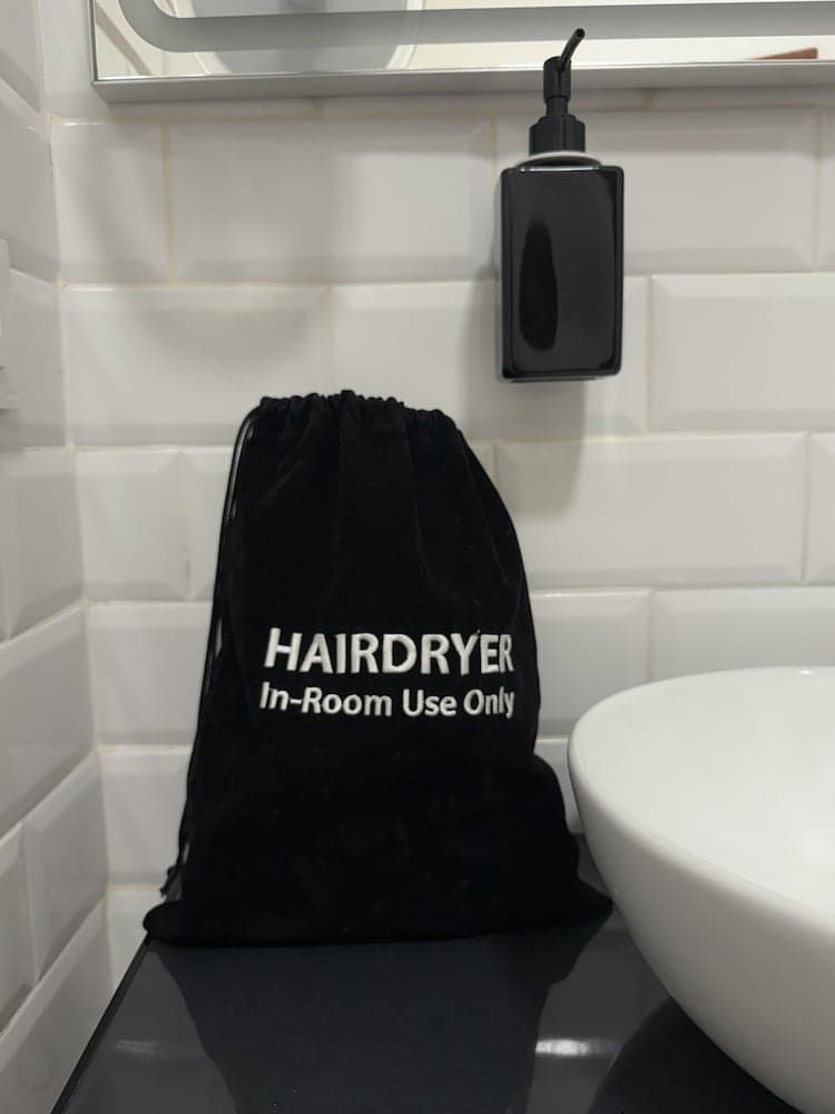 Catalina Suites Hotel, Bathroom