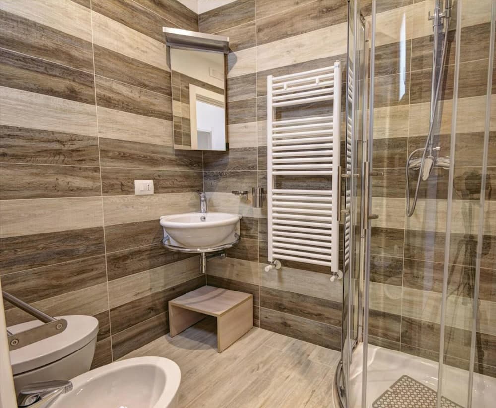 La Perla del Mare di Polignano Apts, Bathroom