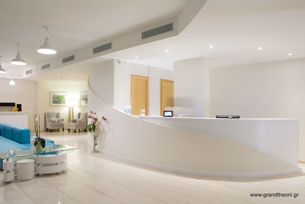 Grand TheoNi Boutique Hotel & Spa, Reception