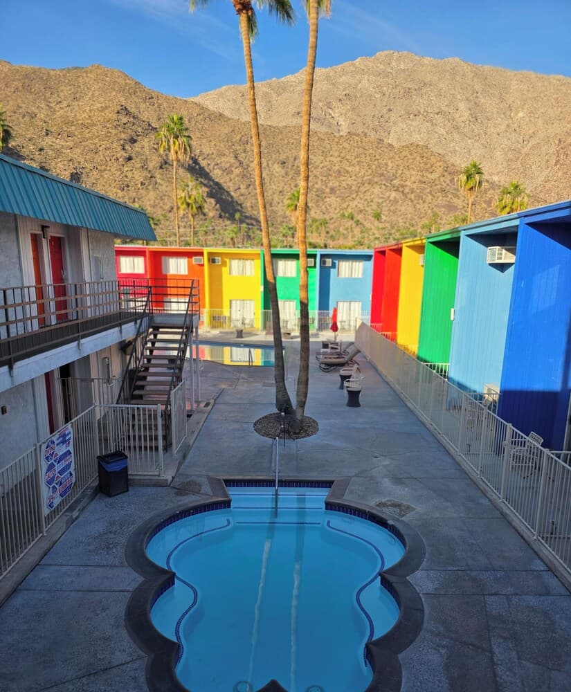 Delos Reyes Palm Springs, Outdoor spa tub