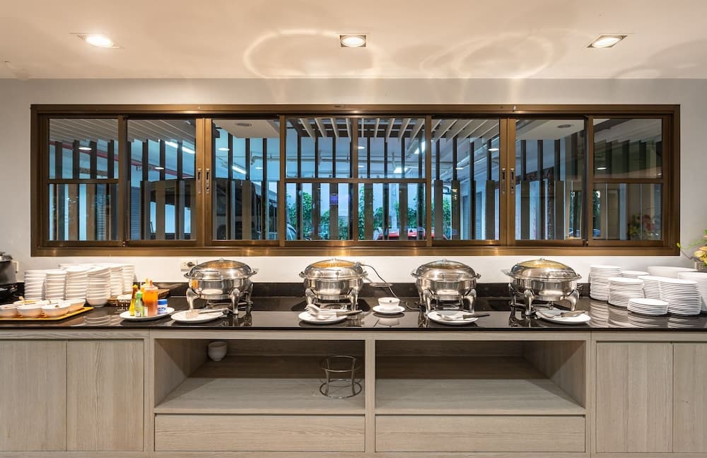 Recenta Phuket Suanluang by Deevana, Restaurant