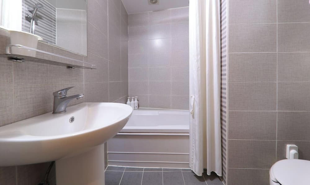 Hotel Rest Seogwipo, Bathroom