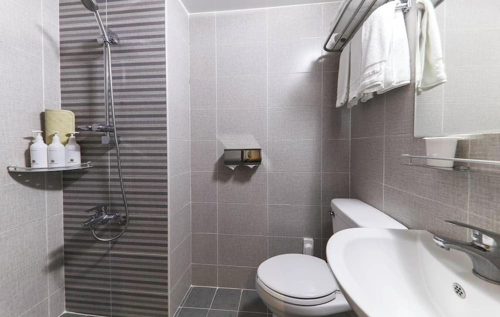 Hotel Rest Seogwipo, Bathroom