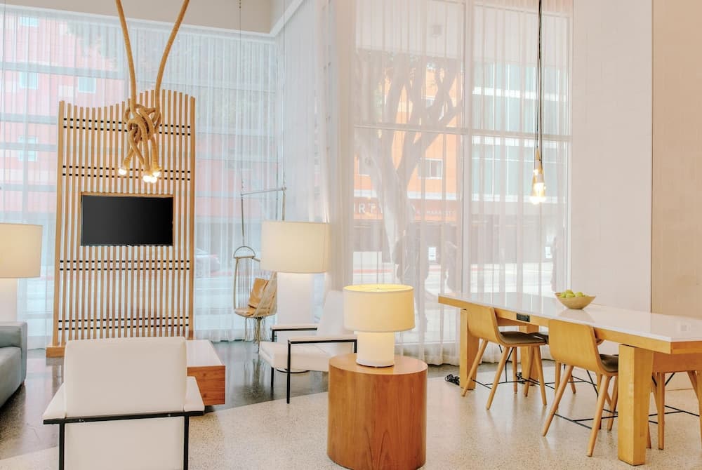 Hampton Inn & Suites Santa Monica, Lobby