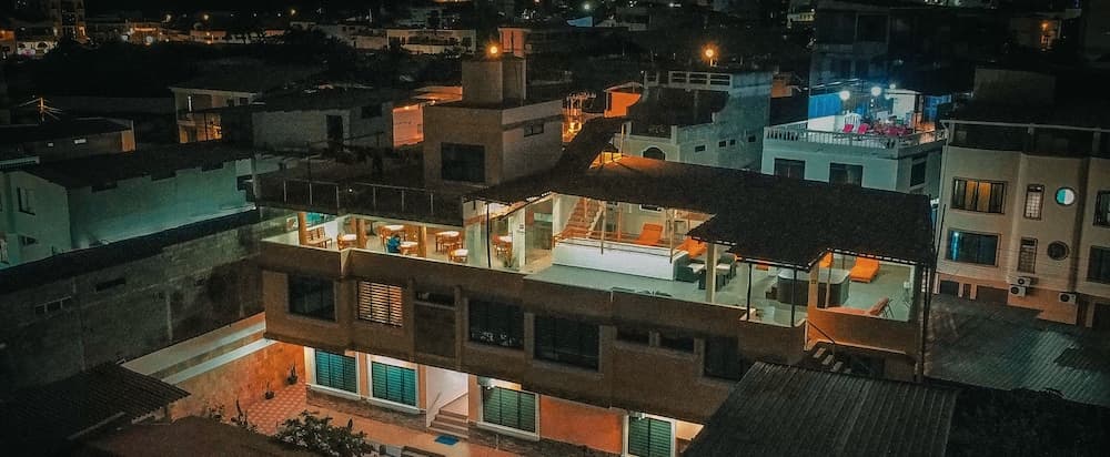 Hotel Flamingo, Exterior