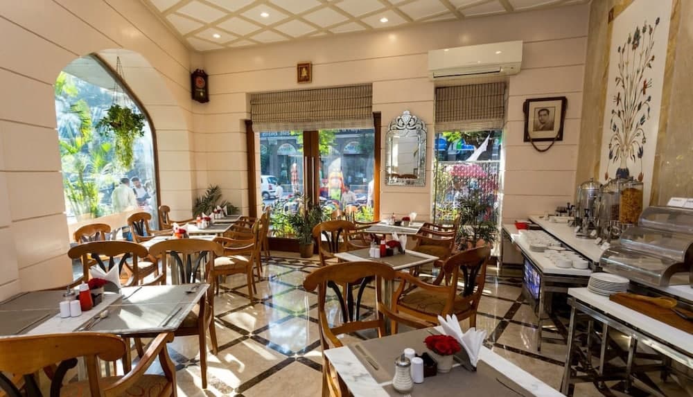 Residency Hotel Fort, Restaurant