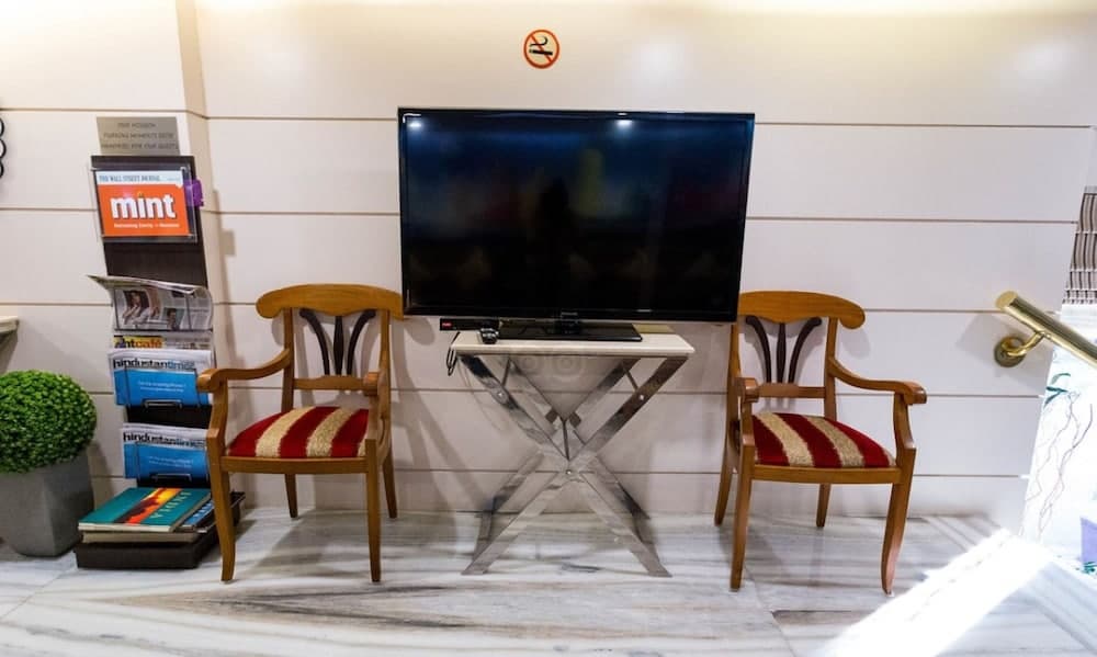 Residency Hotel Fort, Reception