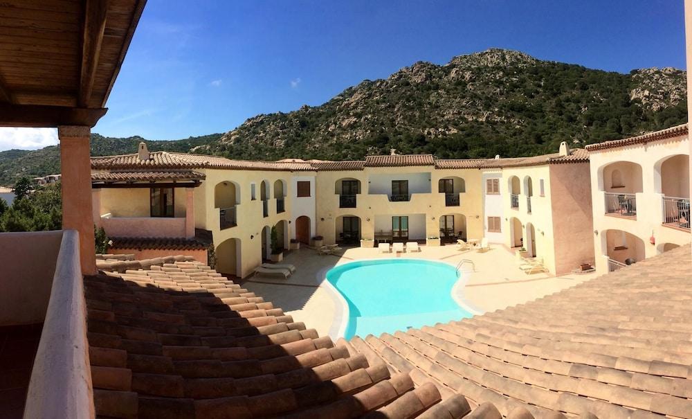 Hotel Monti Di Mola, Primary image