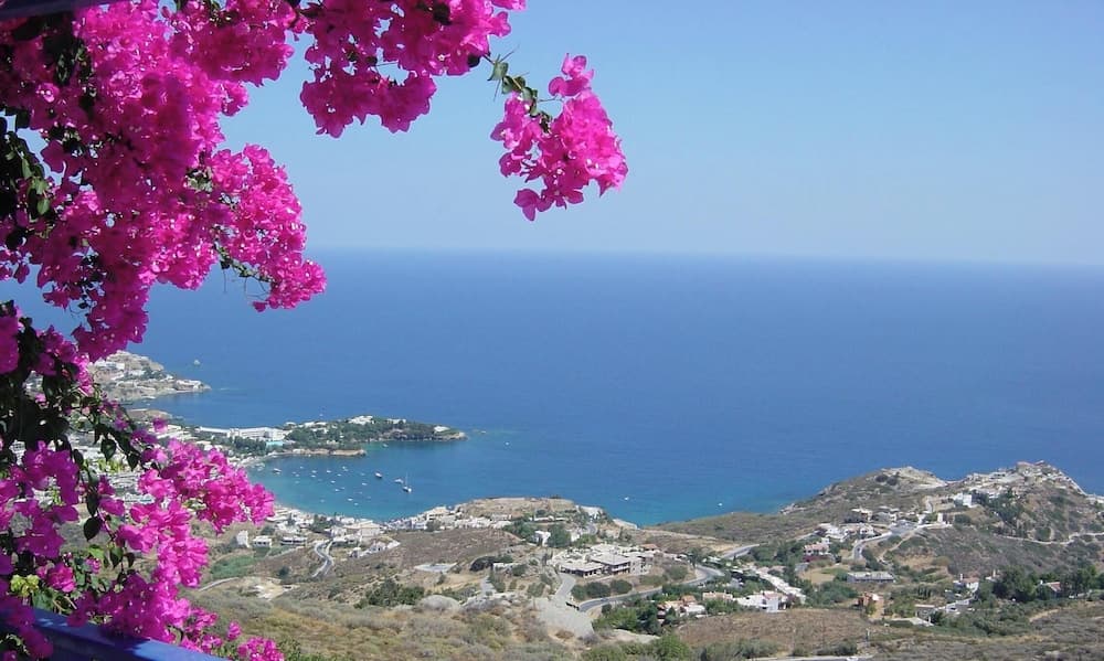 Nymphes Luxury Apartments, Property grounds