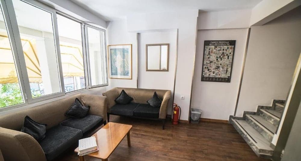 Mansion Hotel, Living area