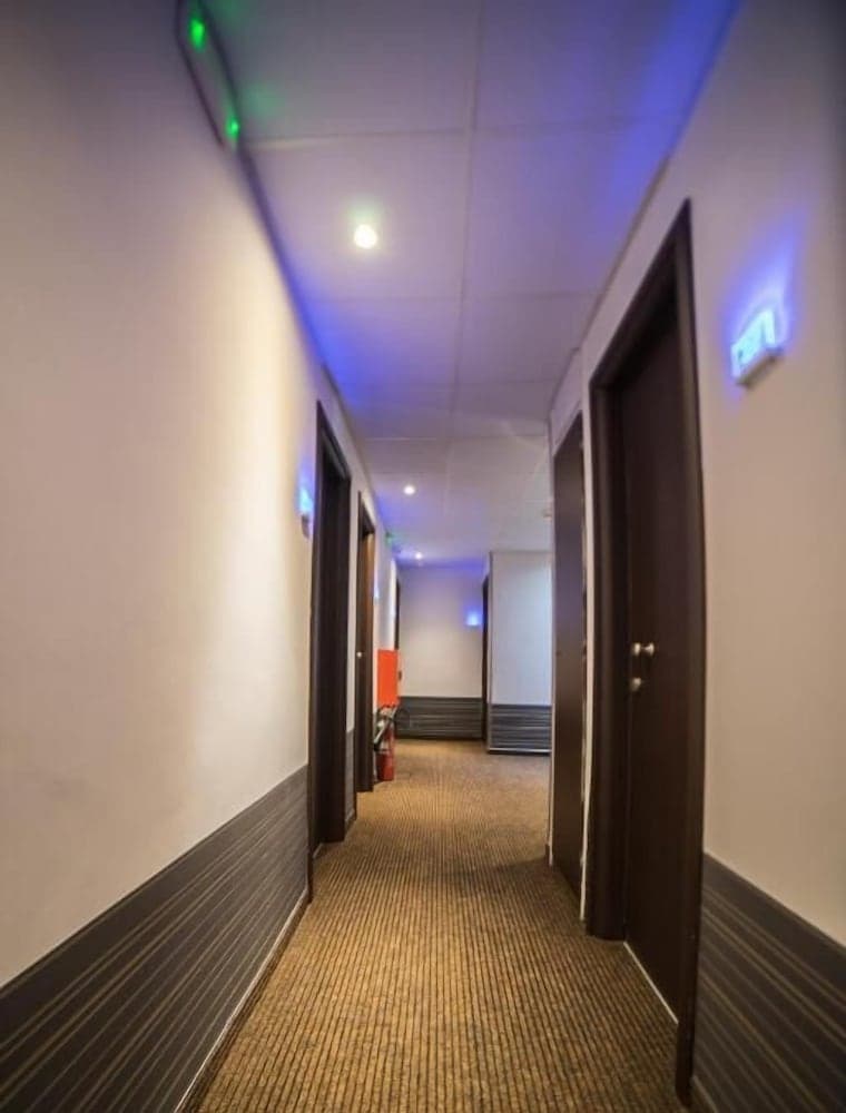 Mansion Hotel, Interior