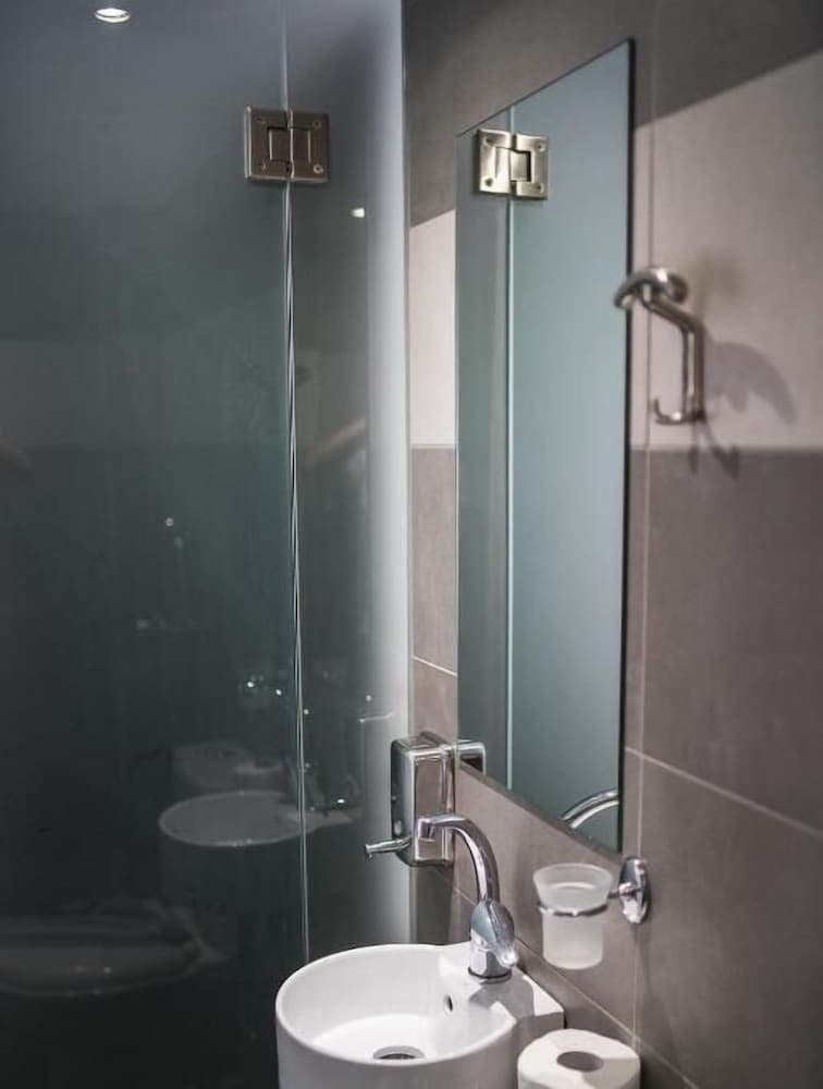 Mansion Hotel, Bathroom