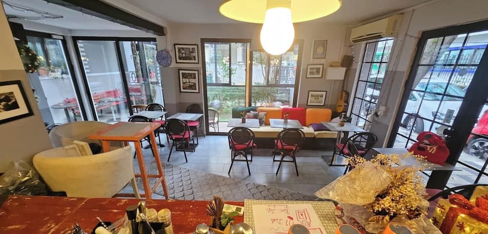 Hotel Antigone, Snack bar