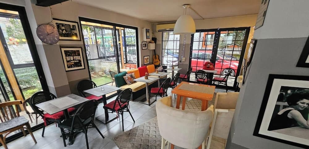 Hotel Antigone, Snack bar