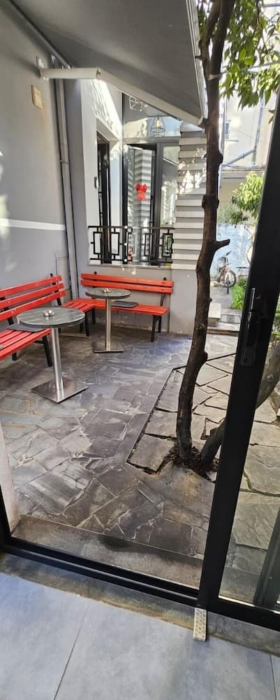 Hotel Antigone, Exterior