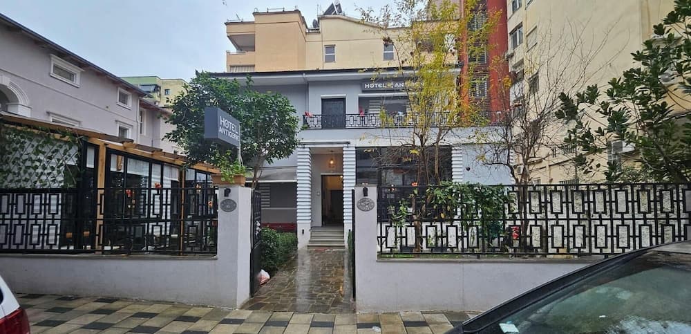 Hotel Antigone, Front of property