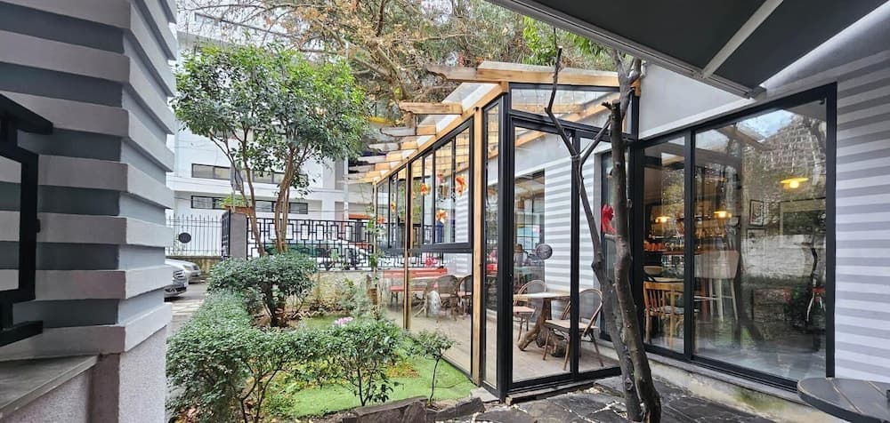 Hotel Antigone, Garden