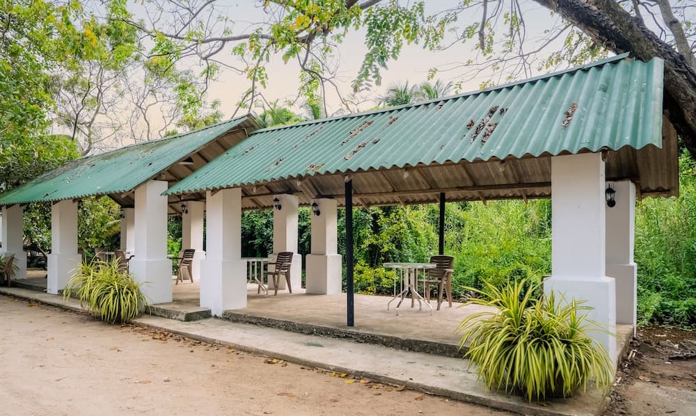 Riverside Hotel Colombo, Exterior