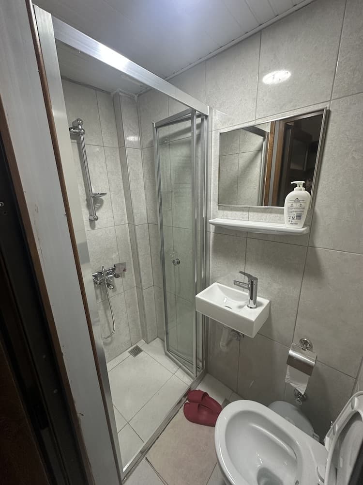 Kont Pansiyon, Bathroom