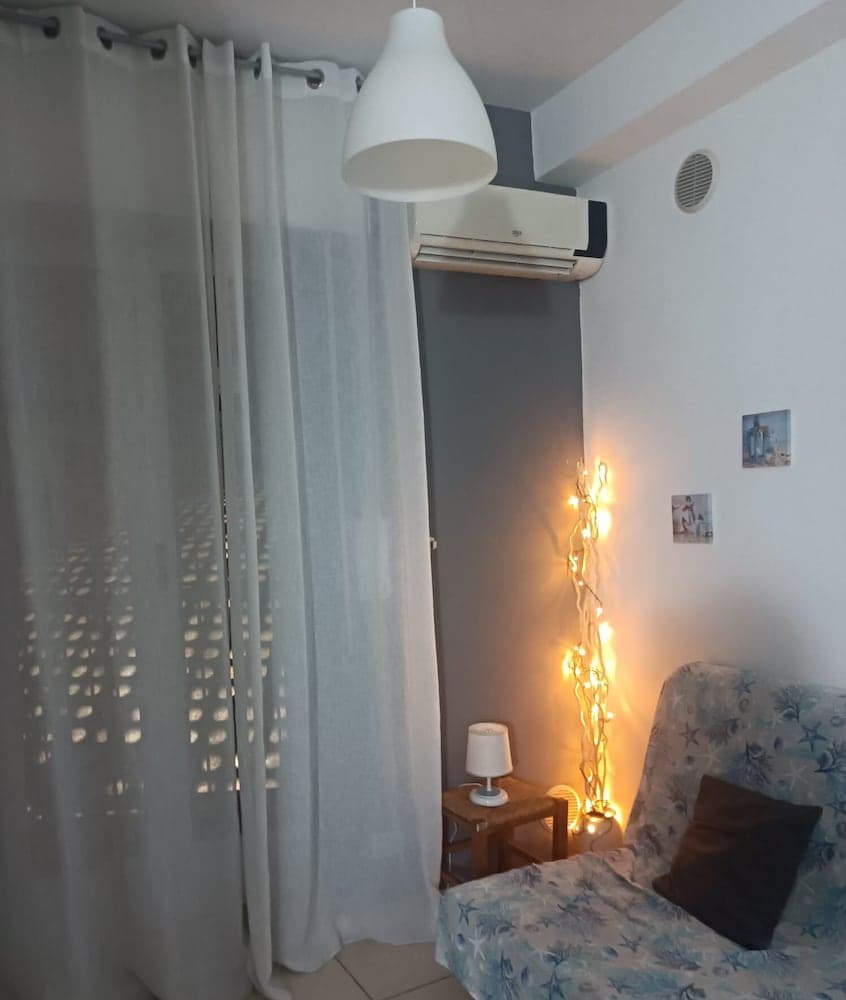 Travel And Living, Living area