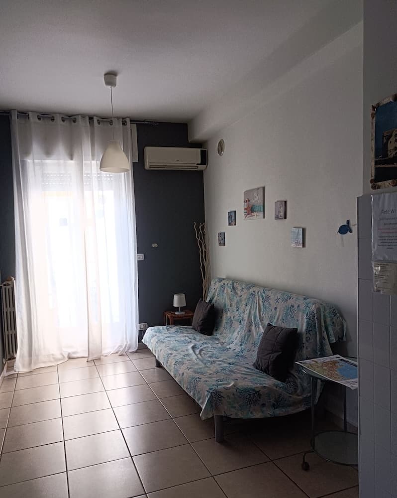 Travel And Living, Living area