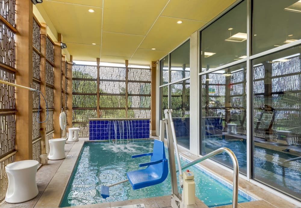GLō Best Western Dallas South DeSoto, Pool