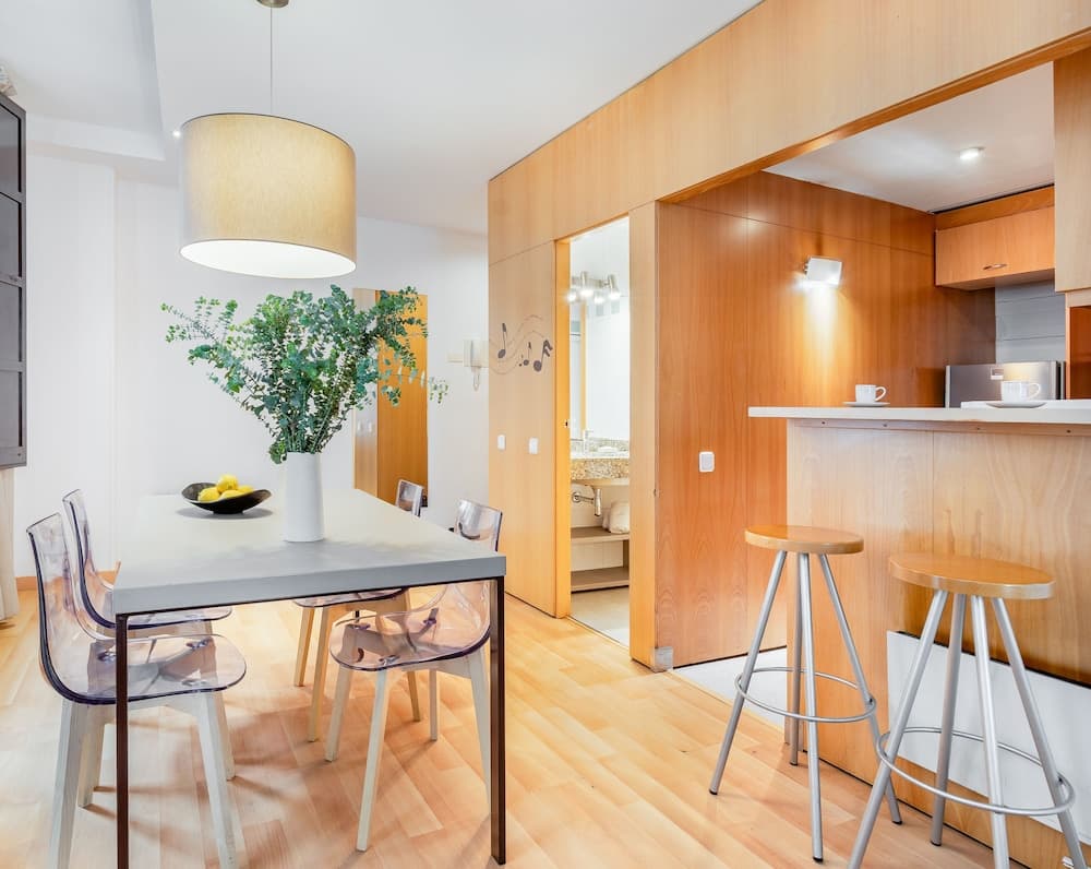 Aspasios Plaza Real Apartments, Dining room